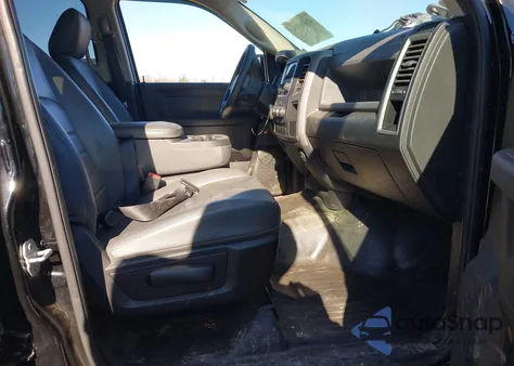 2020 Ram 1500 Classic Tradesman 4X4 5'7 Box z USA, uszkodzony, nr VIN 3C6RR7KG8LG162059